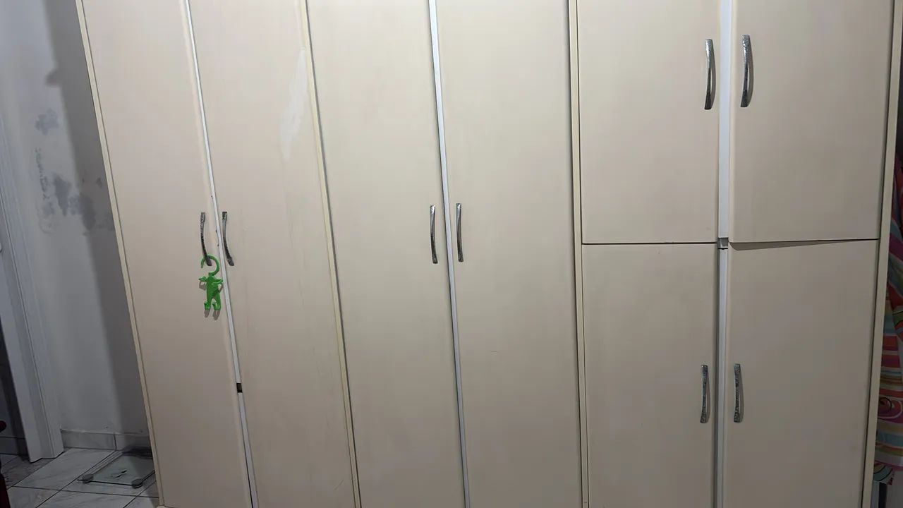 Guarda-roupa de casal em madeira