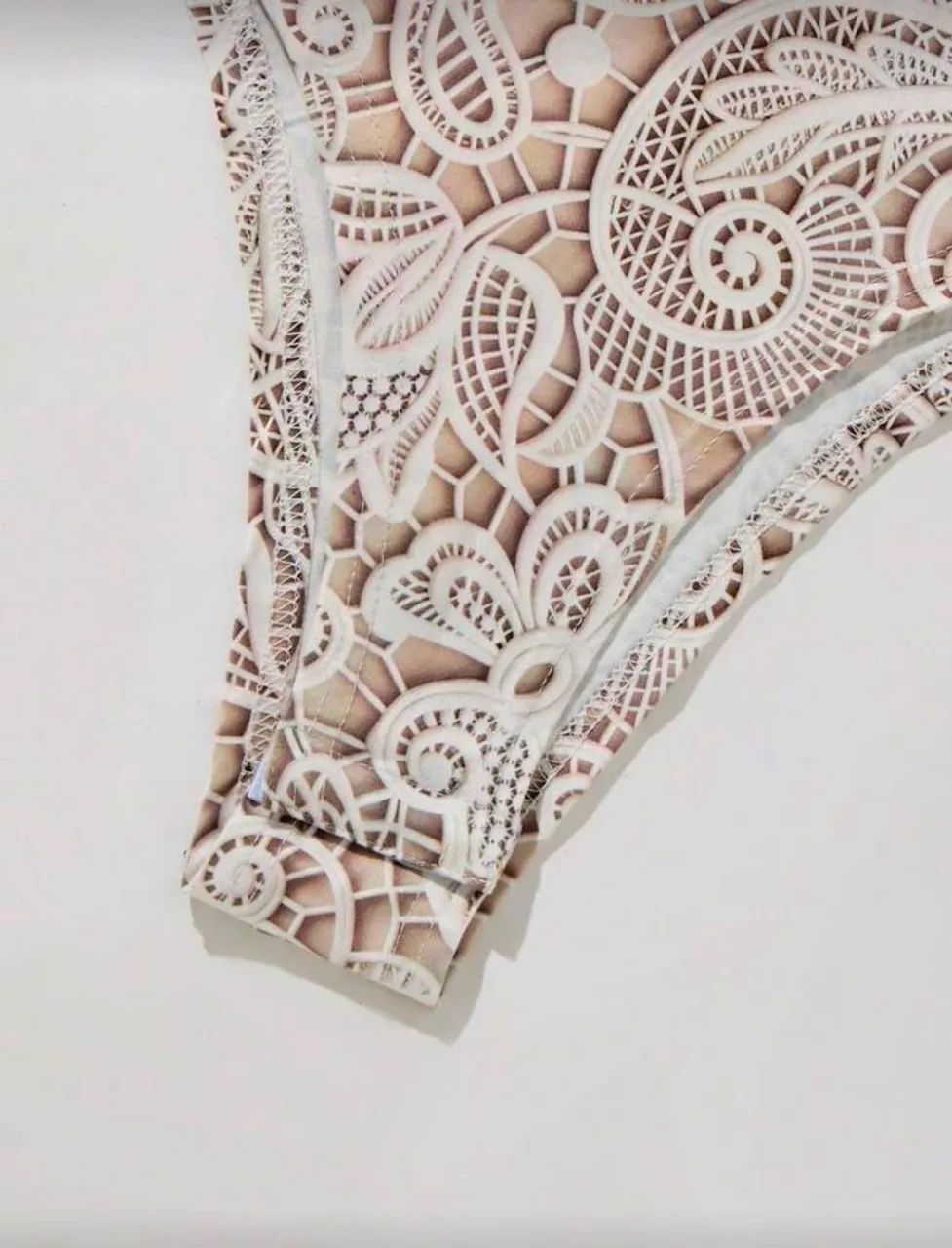 Body estampado imitando renda (NOVO) Shein - Foto 5