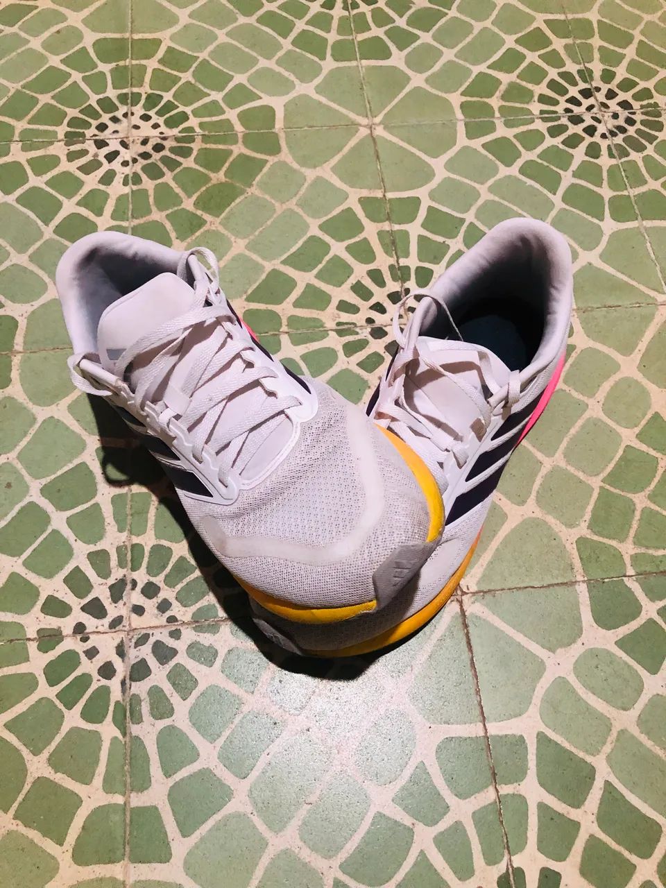Tênis adidas excelente  - Foto 3