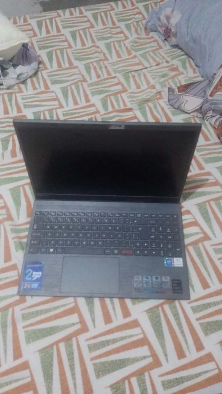 Vende se um notebook.