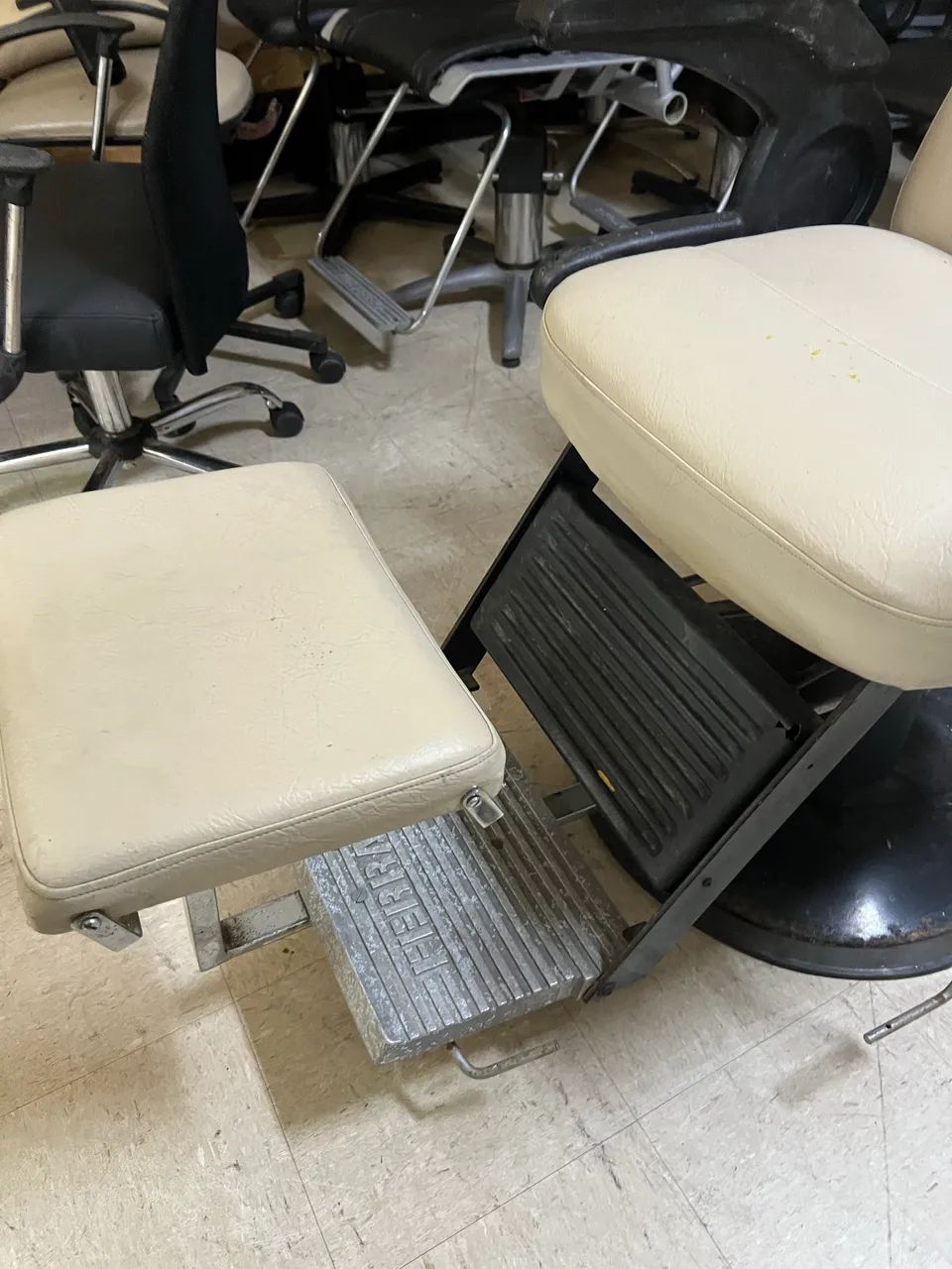 Cadeira podologia/estetica - Foto 4