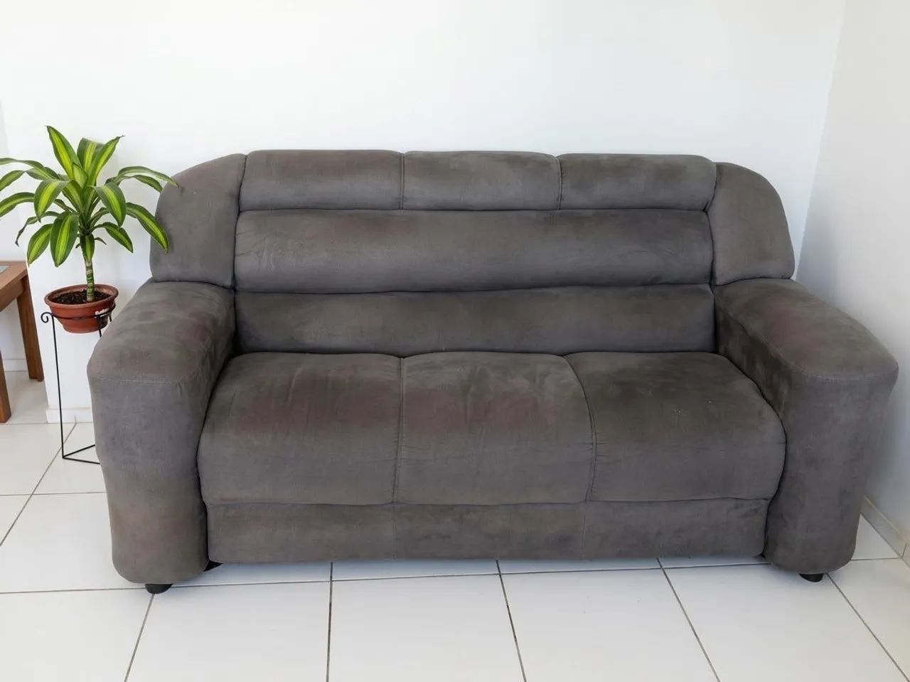Sofás em Suede Cinza (Madeira Legítima) - Vendo Conjunto ou Separado