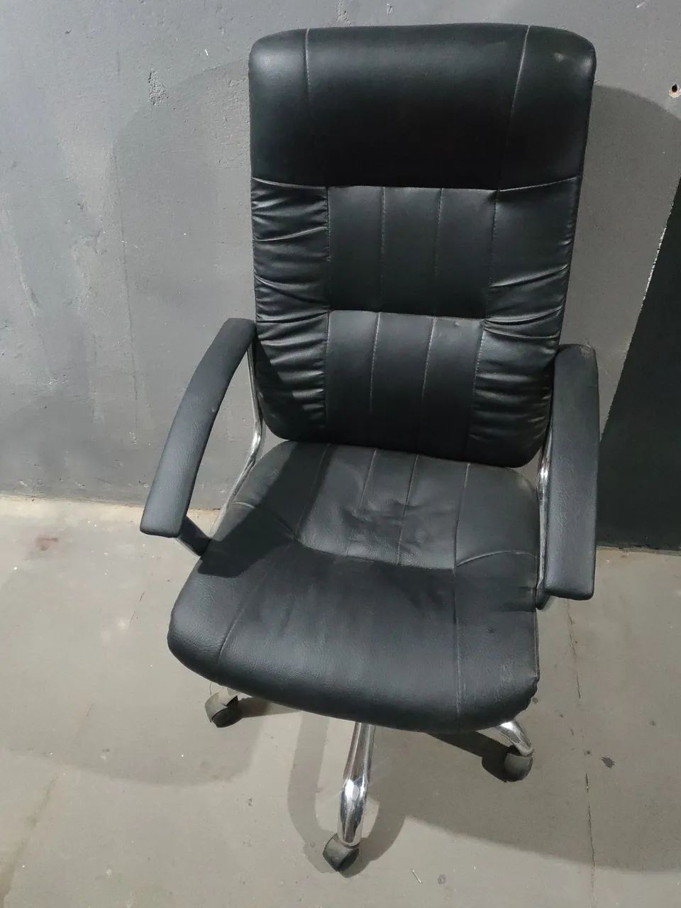 Swivel Office Chair (Belo Horizonte and Metropolitan Area Only)