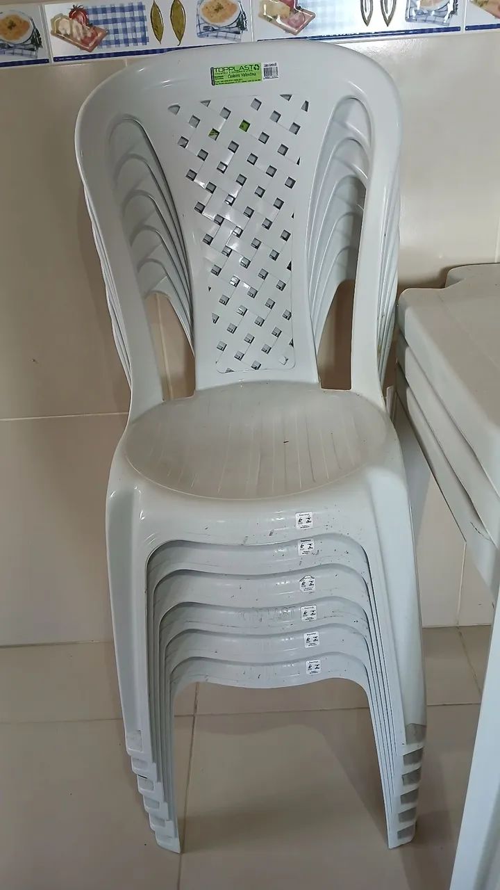 3 Mesas plásticas com 6 cadeiras - Foto 2