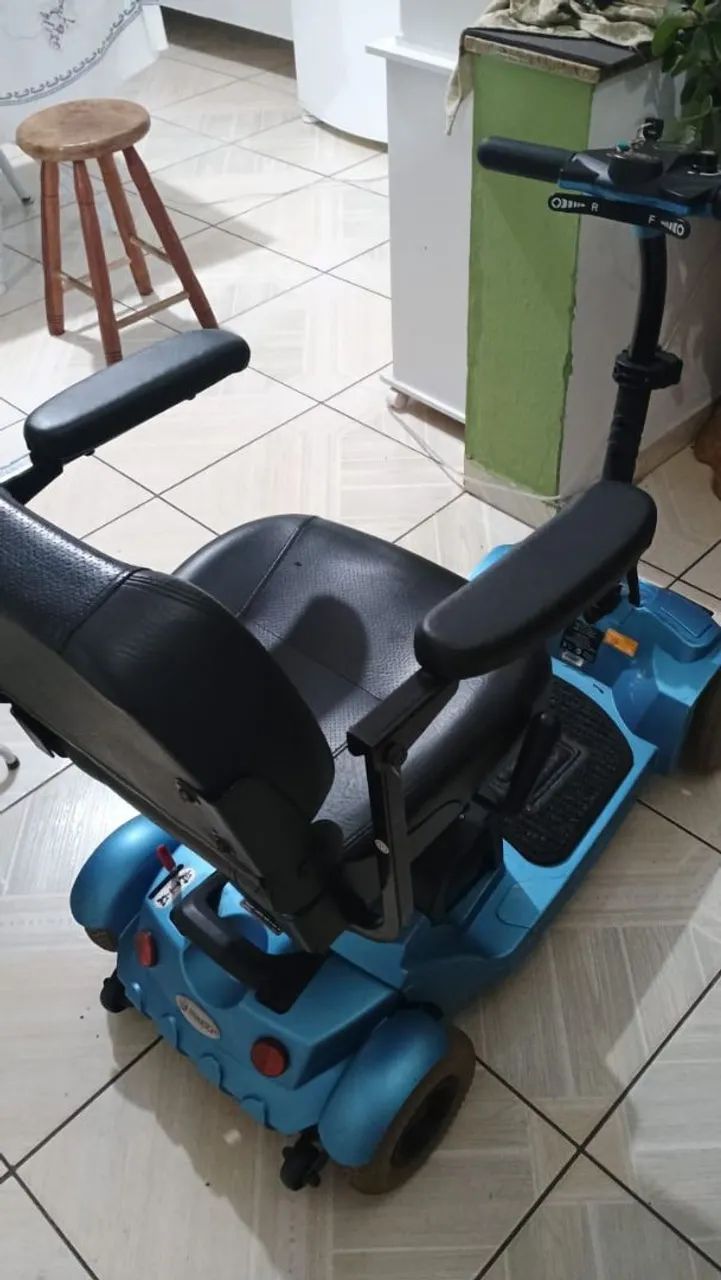 Vendo cadeira de roda eletrônica  - Foto 3