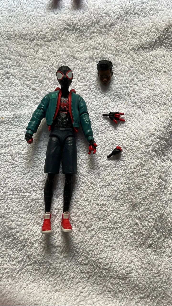 Miles Morales Aranha-Verso Marvel Legends