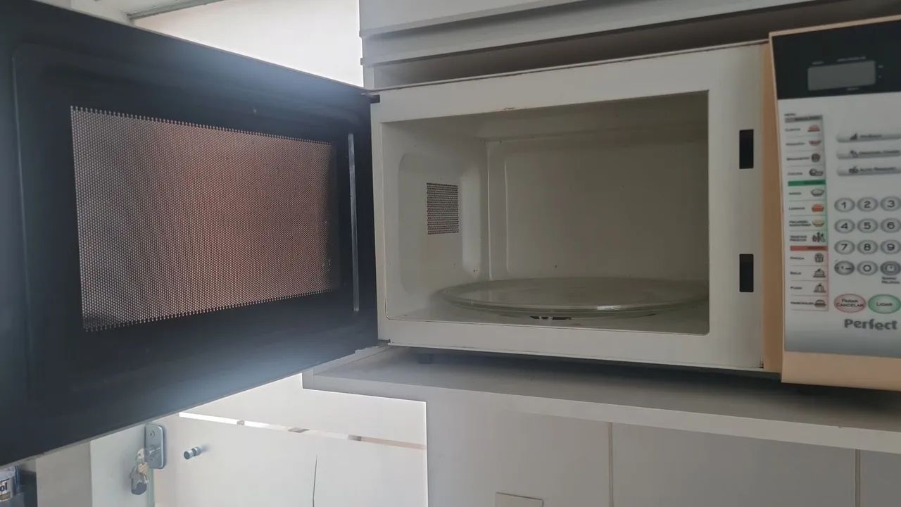Microondas Panasonic branco - Foto 2