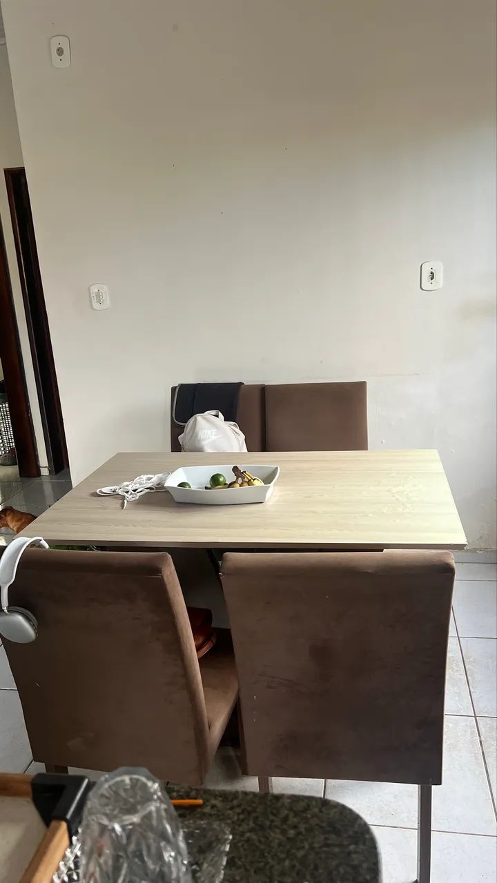 Conjunto de mesa com 4 cadeiras  - Foto 2
