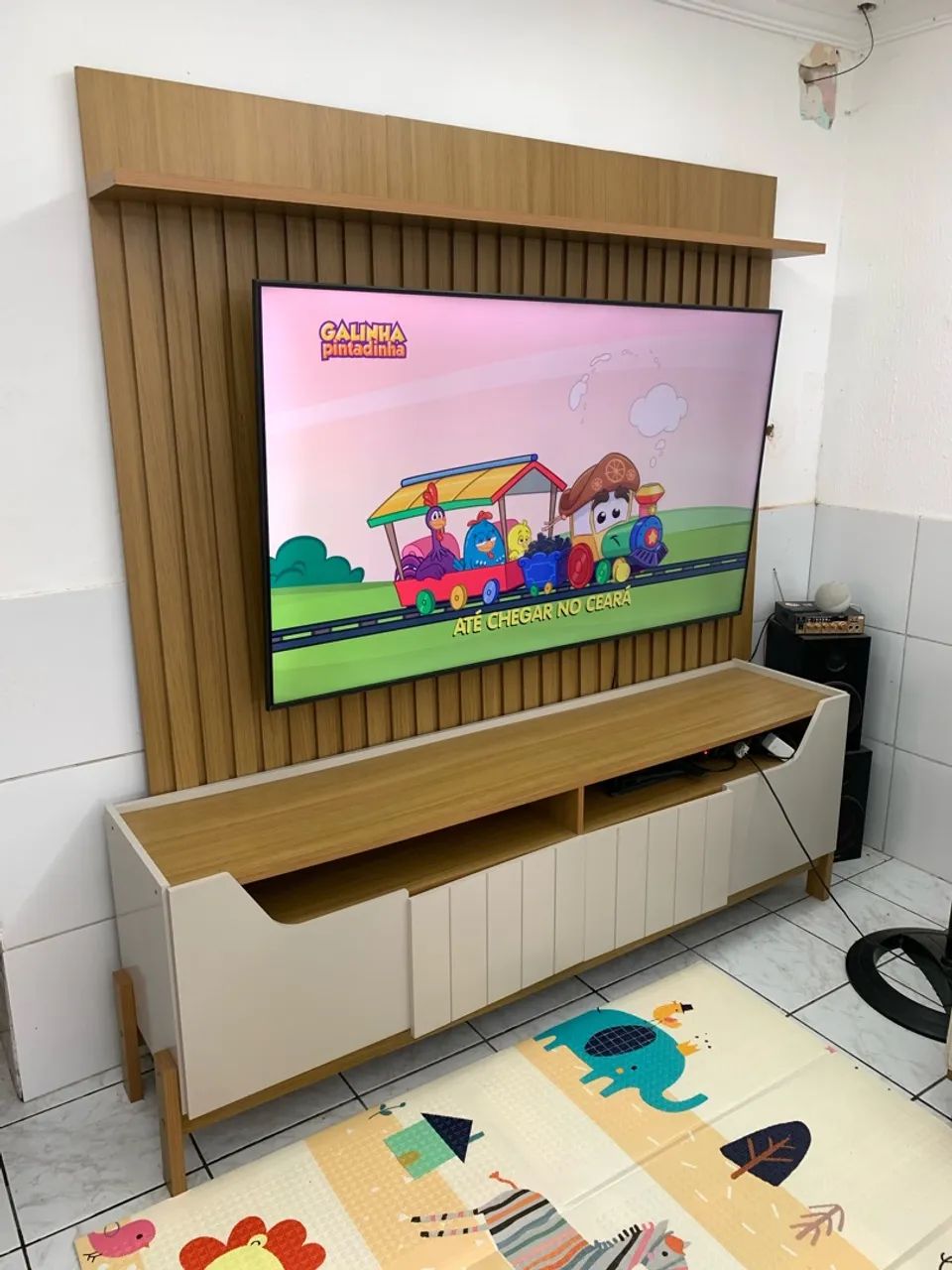 Rack e Painel em MDF Ripado