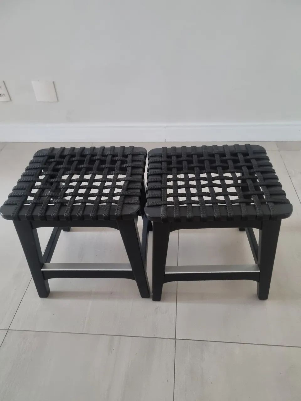 Mesa + bancos - Foto 2