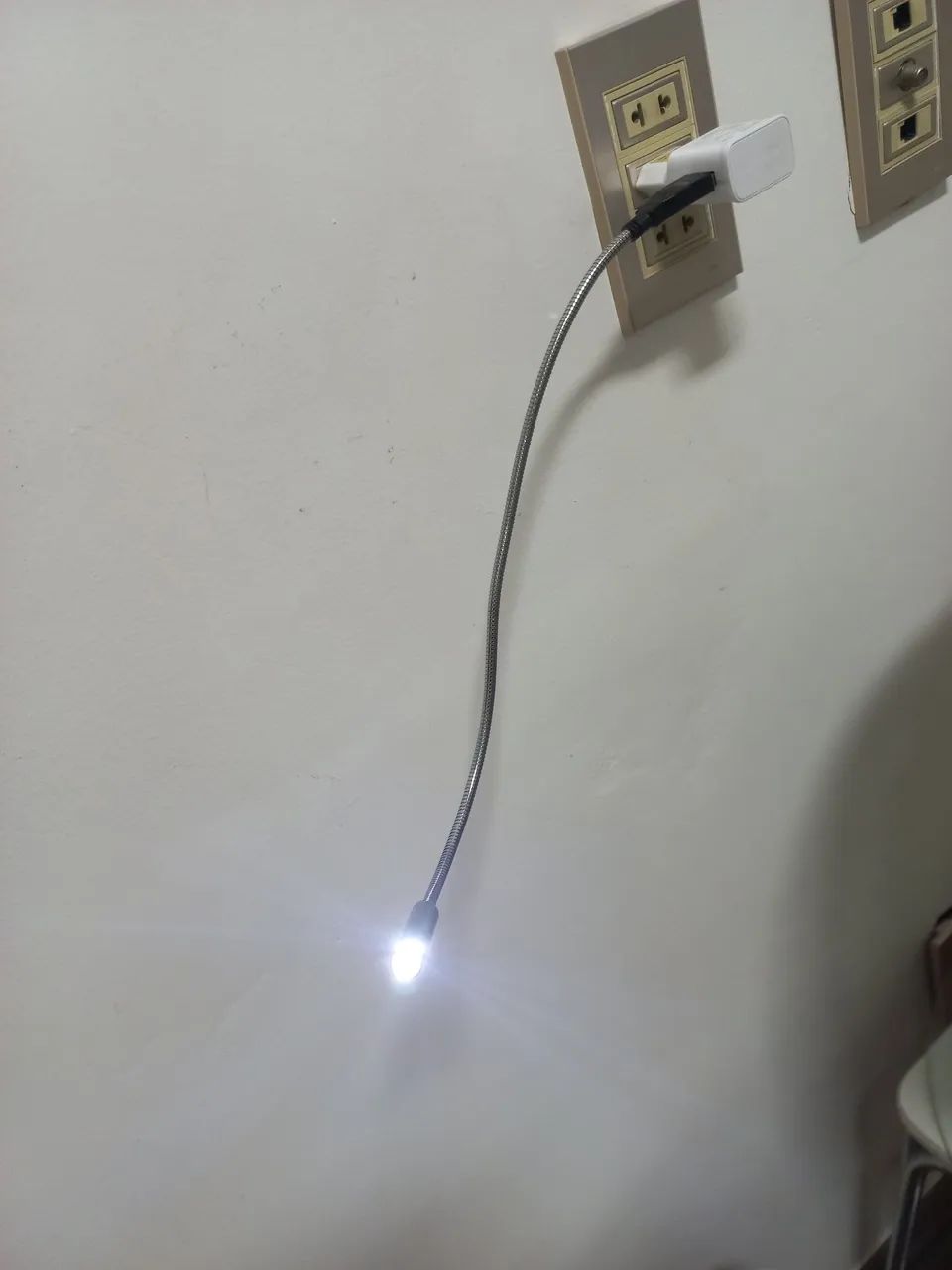 Iluminação flexível com mini lâmpada LED para teclado, livro,etc - Foto 4