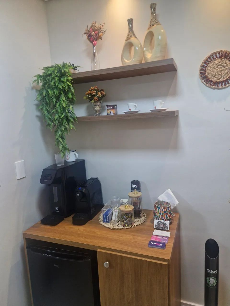 Alugo sala comercial com recepção e banheiro compartilhados  - Foto 4