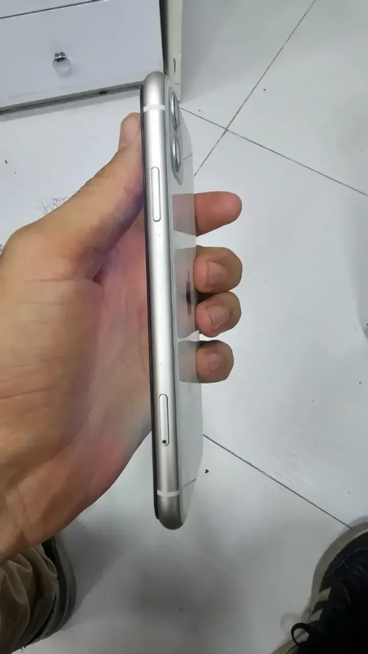 iPhone 11 64GB Branco Muito conservado - Foto 4