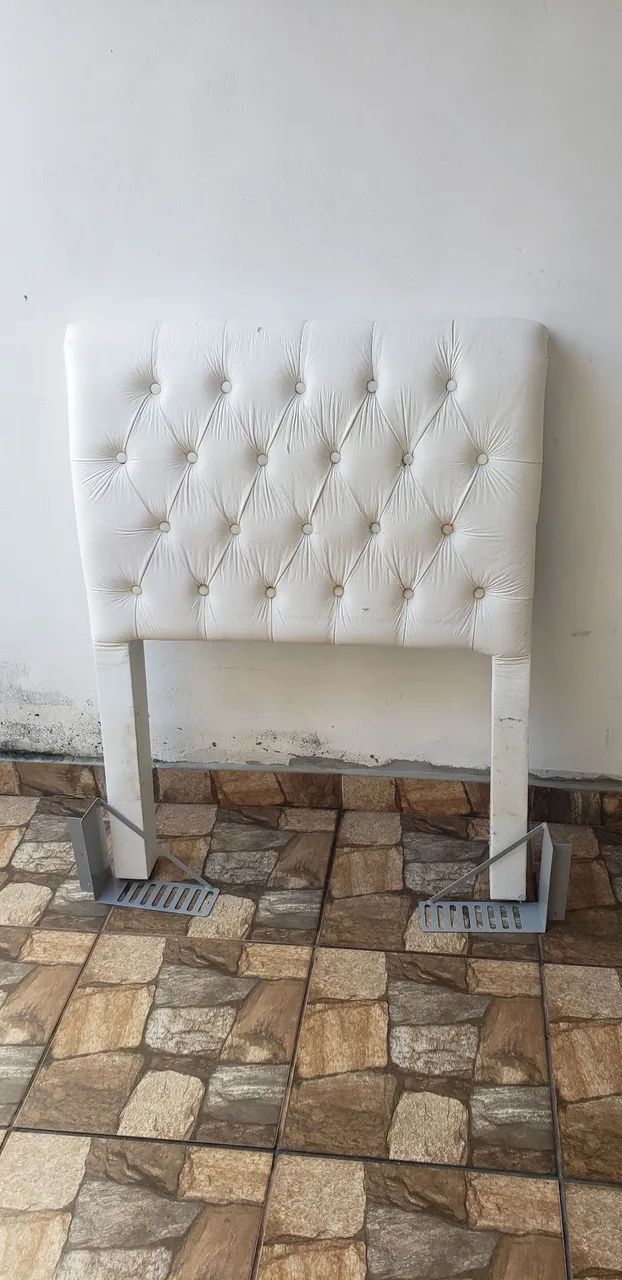 Cabeceira estofada para cama de solteiro Branca 