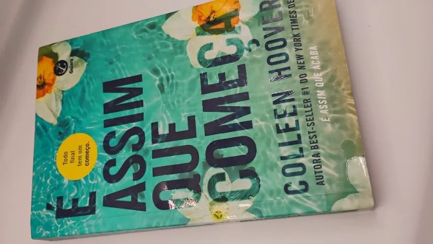 kit 2 livros é assim que acaba e é assim que começa - Foto 4