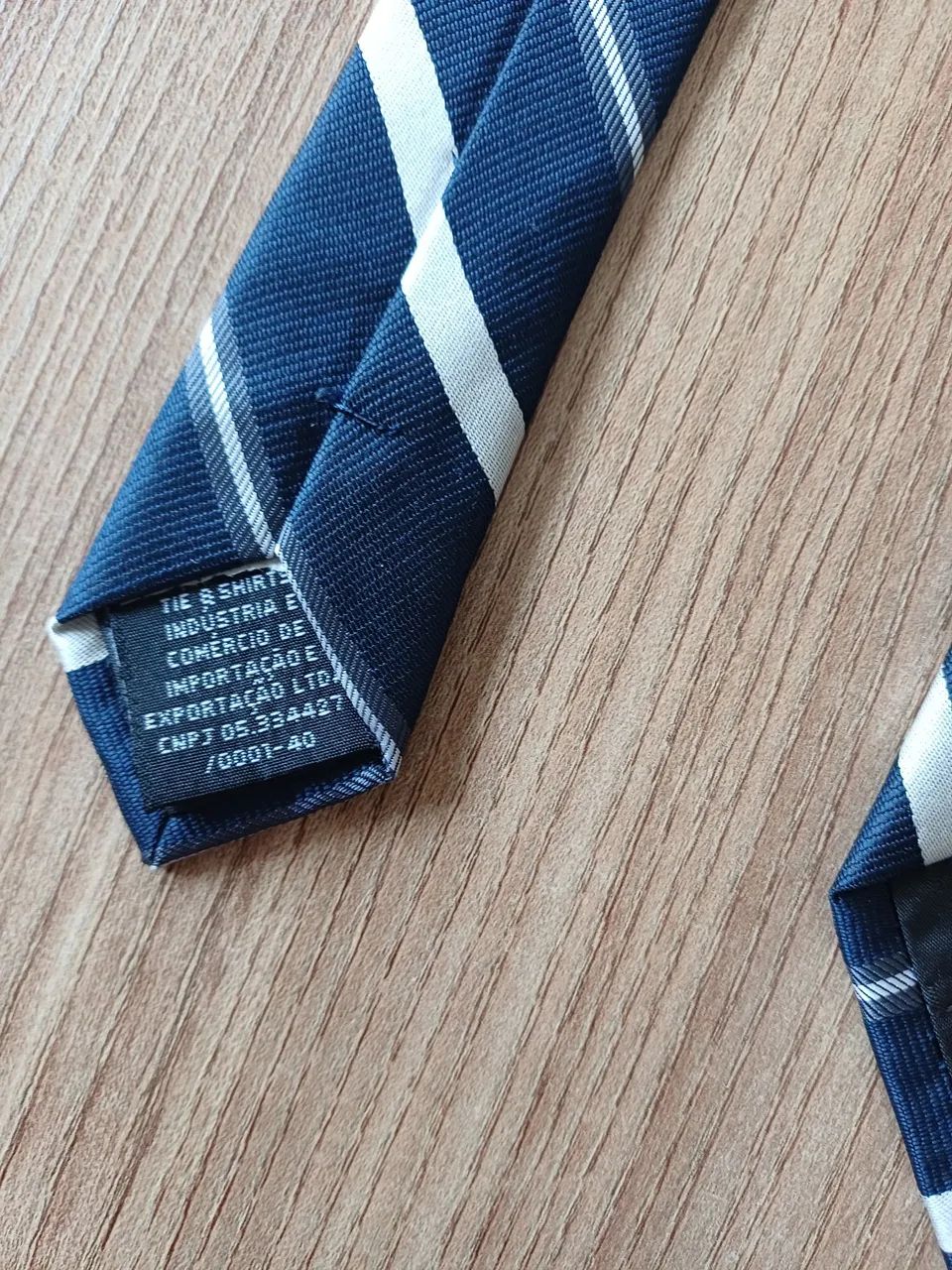 Gravata azul marinho TNG,  listrada de cinza, preto. - Foto 5