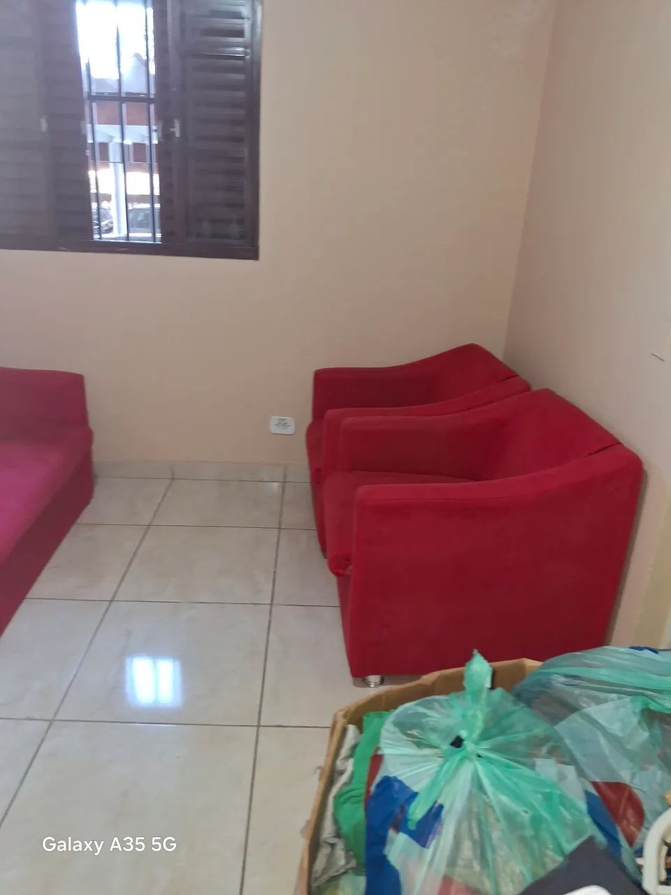 Vende se uma namoradeira e duas poltronas vermelho. - Foto 2