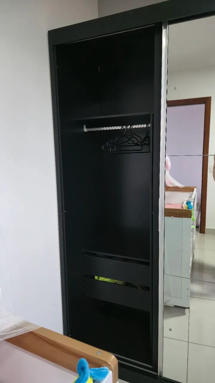 Guarda roupa Casal 3 portas com espelho - Foto 4