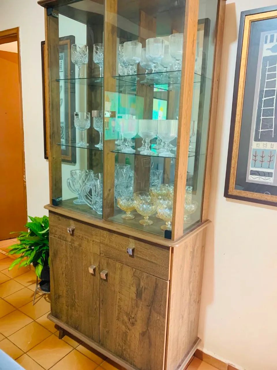 Vendo cristaleira semi nova toda espelhada  - Foto 4