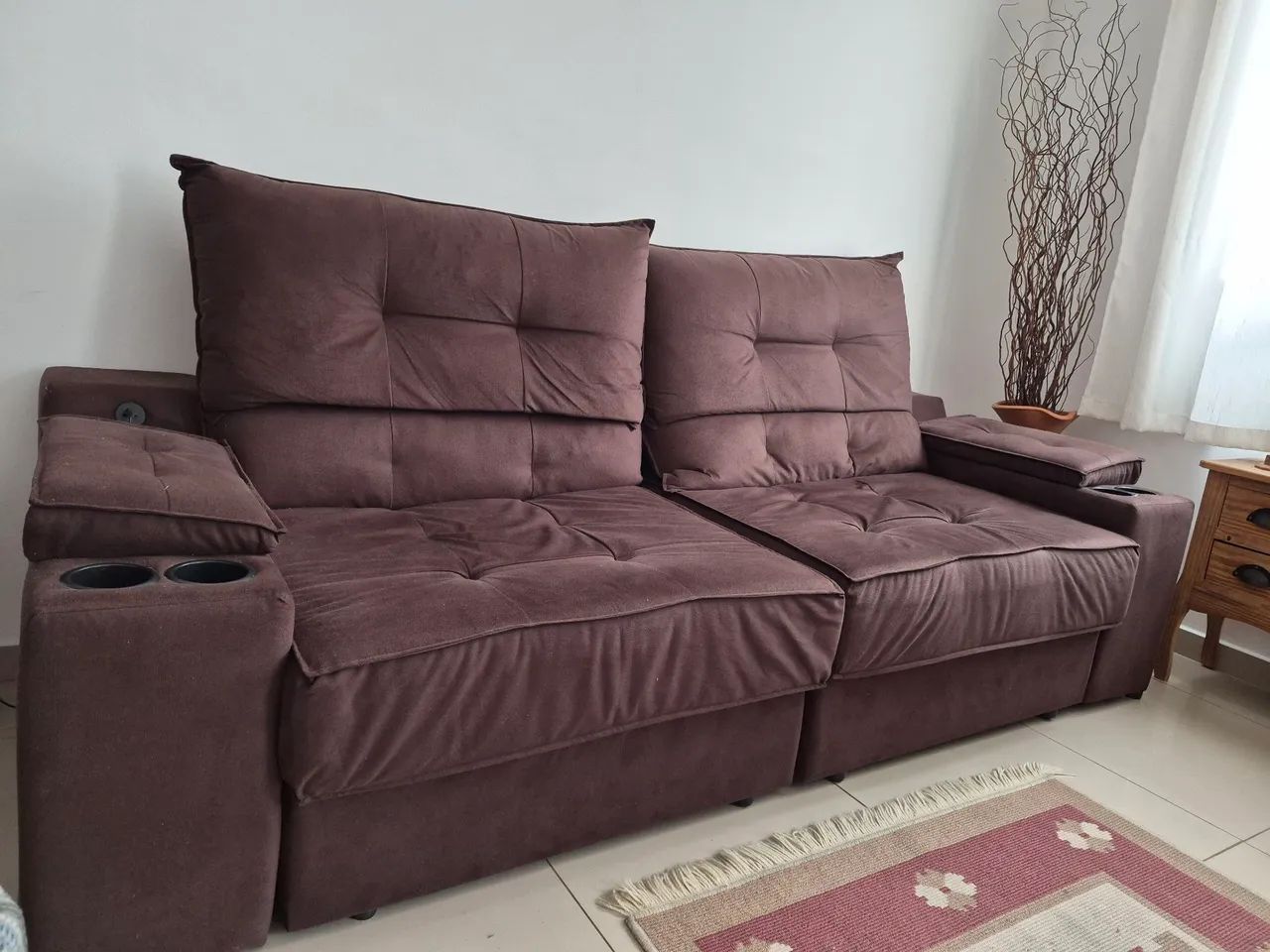 Sofa retratil 2,30x93cm muito confortável / 2 entradas pra carregar o celular e porta copo - Foto 2