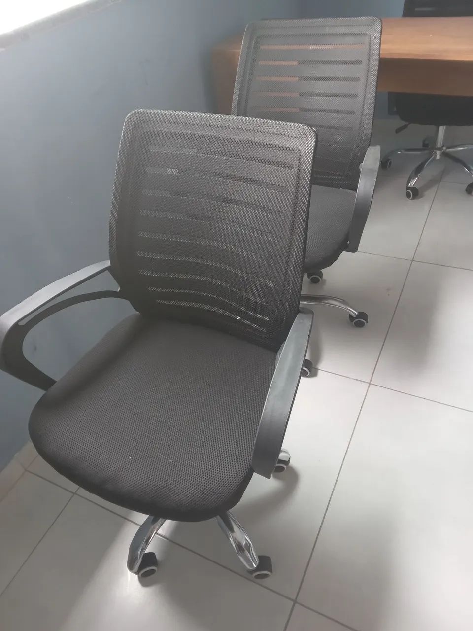 Duas cadeiras de escritório giratoria - Foto 4