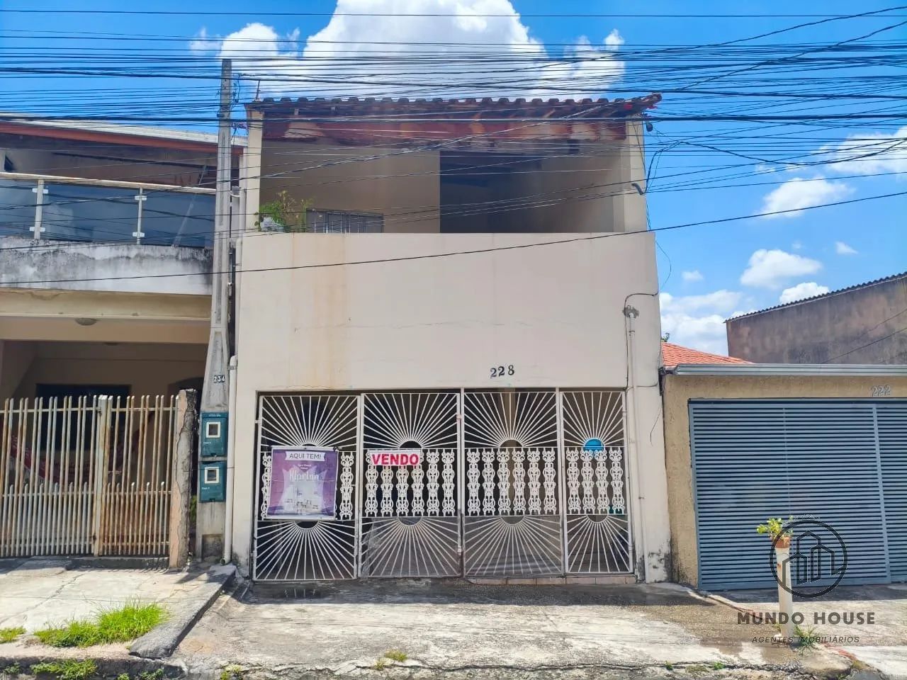 SOBRADO ENORME, COM DUAS CASAS NO FUNDO