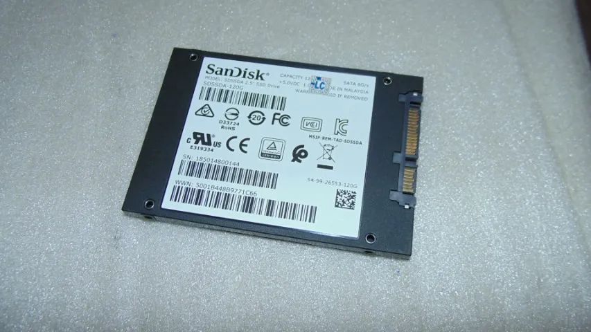 Vendo 1 SSD Plus Sandisk 2,5'' Sata 120gb - Foto 2