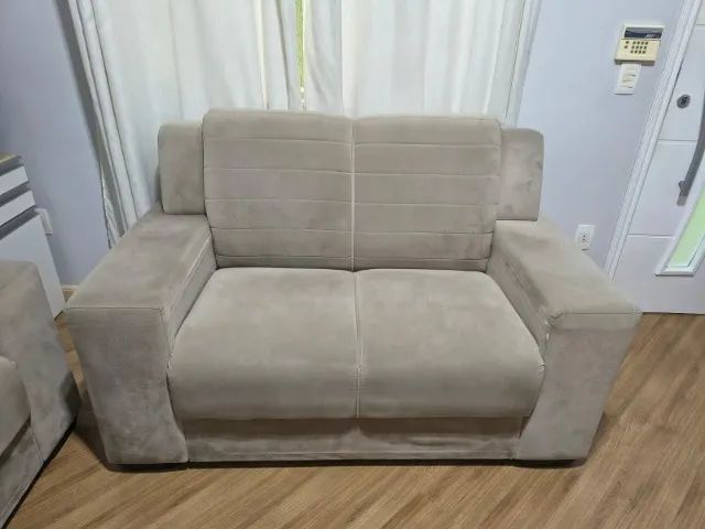 Vendo dois sofás de Suede. 1,50 x 0,80 M R$500,00 cada