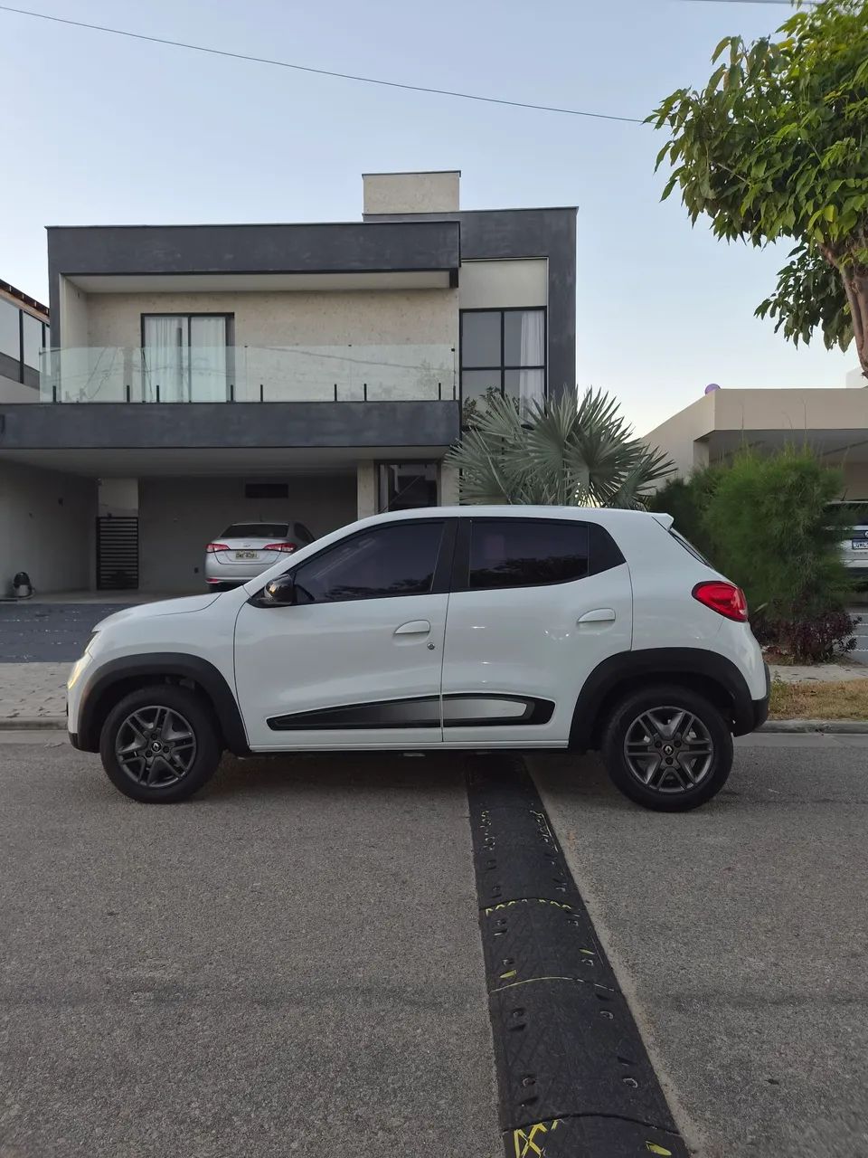 Renault Kwid Intense 1.0 Flex 12V 5P Mec. 2019 - Foto 4