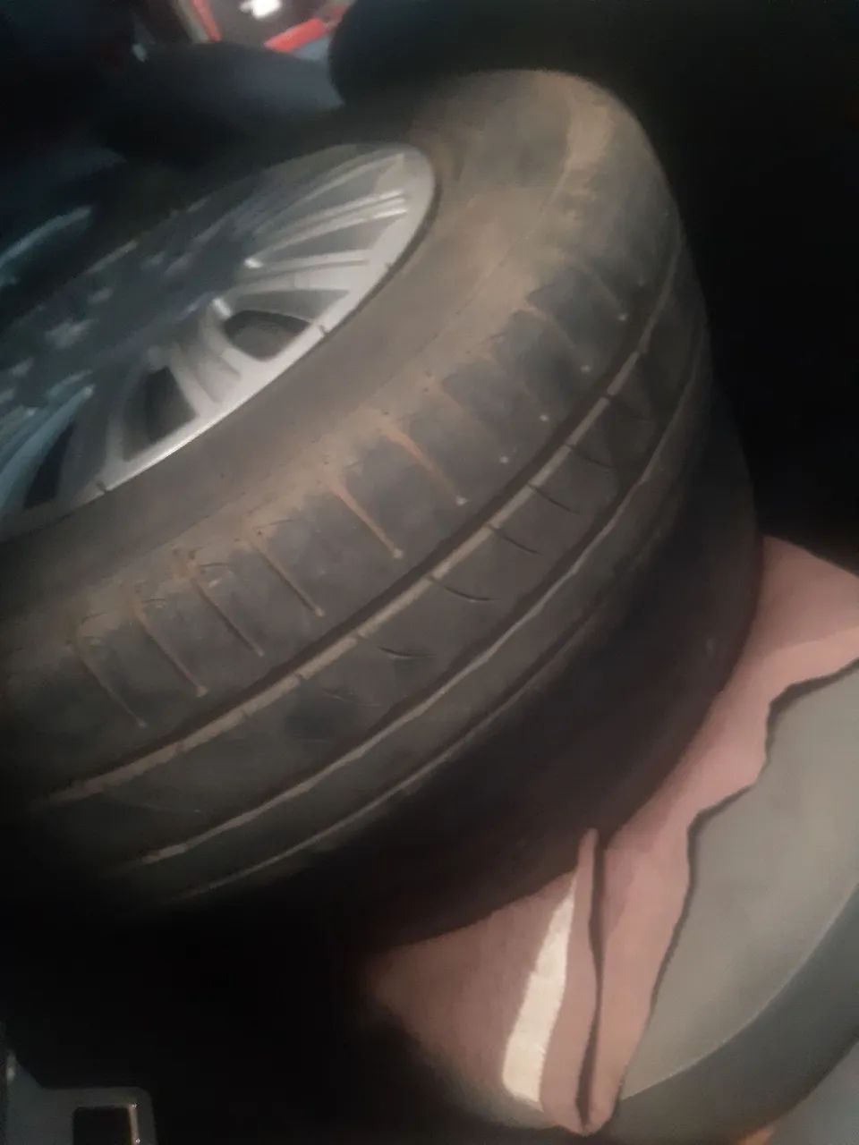 Vendo rodas de ferro aro 13 com pneus meia vida