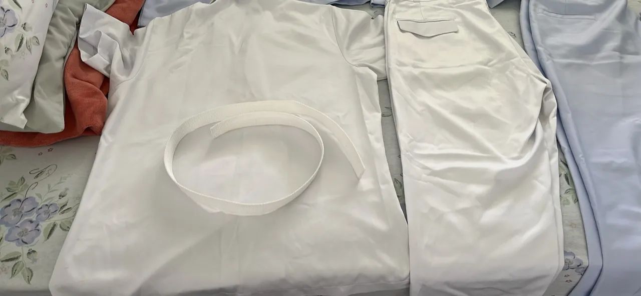 Lote de Uniformes Militares / Fardamento Azul e Branco + Cinto ? Conservados - Foto 2