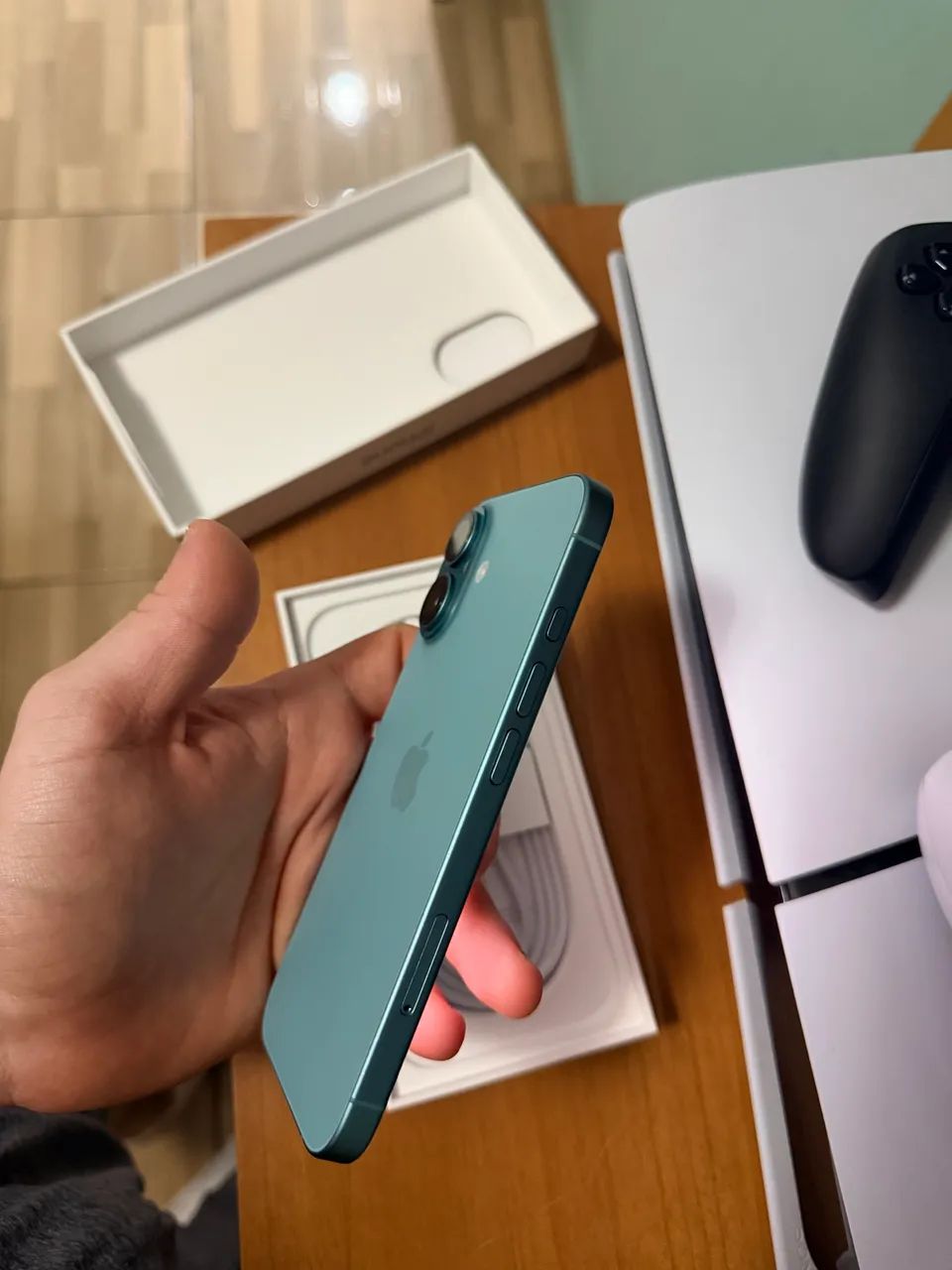iPhone 16 126GB