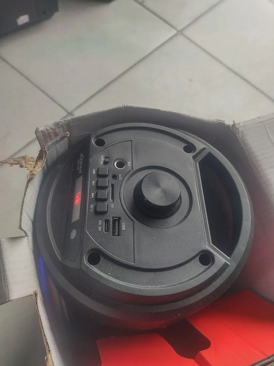Vendo caixa amplificada robot box TWS com blooth funcionando perfeitamente R$ 190,00 - Foto 3