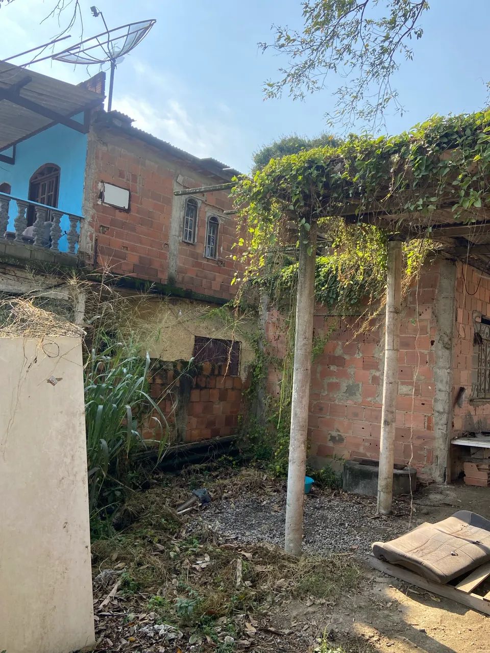 Terreno com estrutura de 4 cômodos e alicerce  - Foto 2