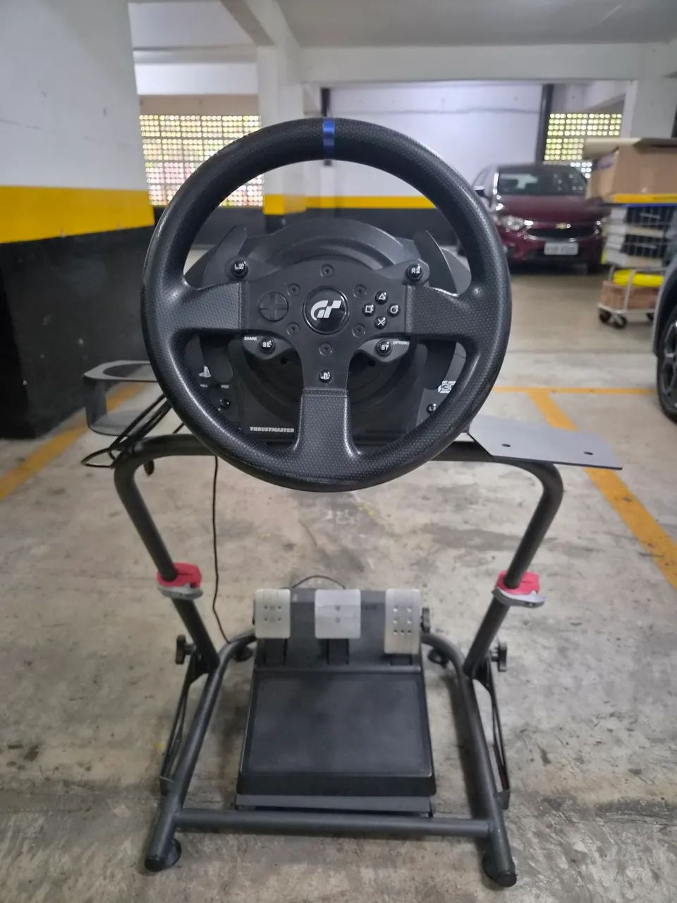  Cockpit com Volante Thrustmaster T300