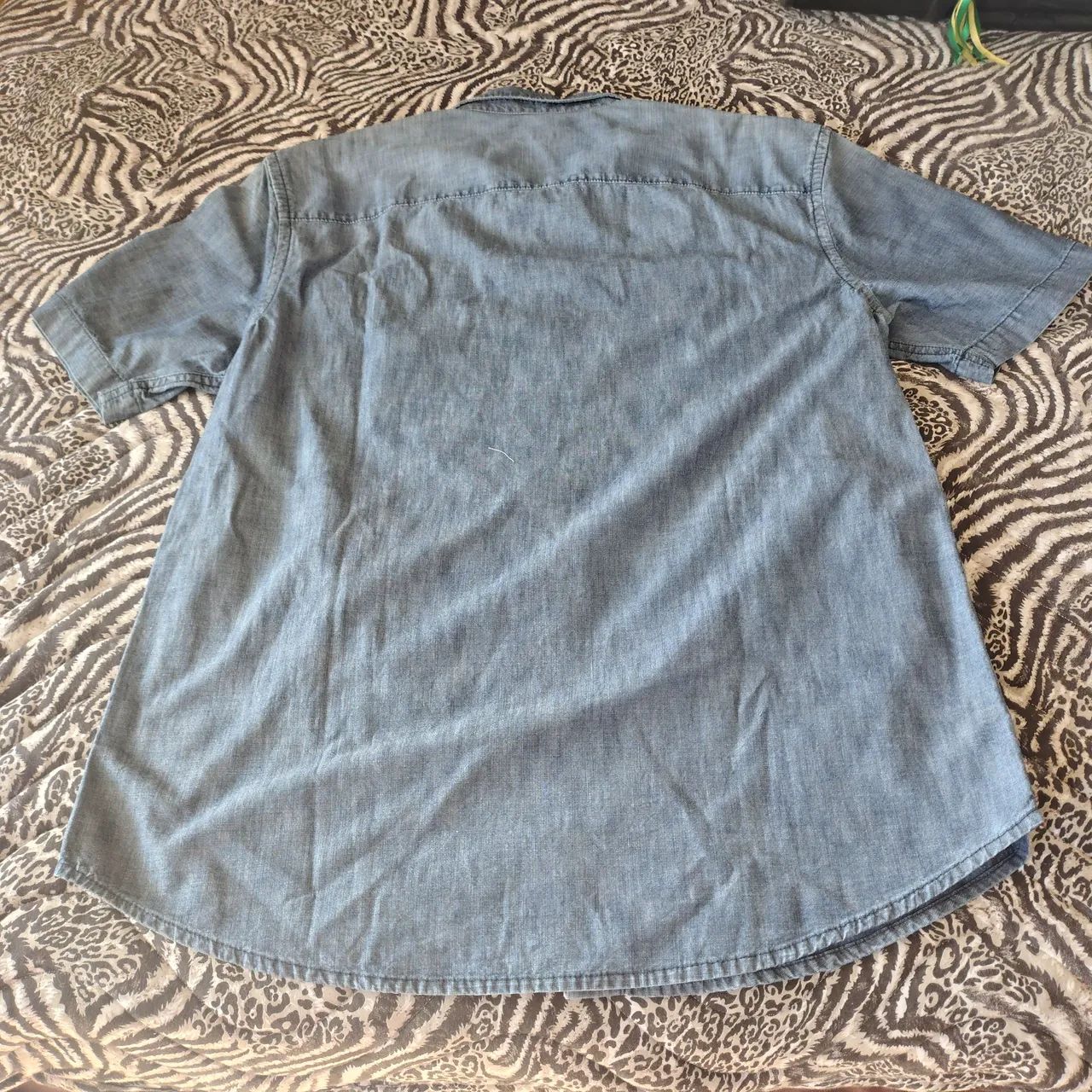 Camisa marca GAP, ORIGINAL, NOVA, TAMANHO Grande,tecido em Jeans. - Foto 3