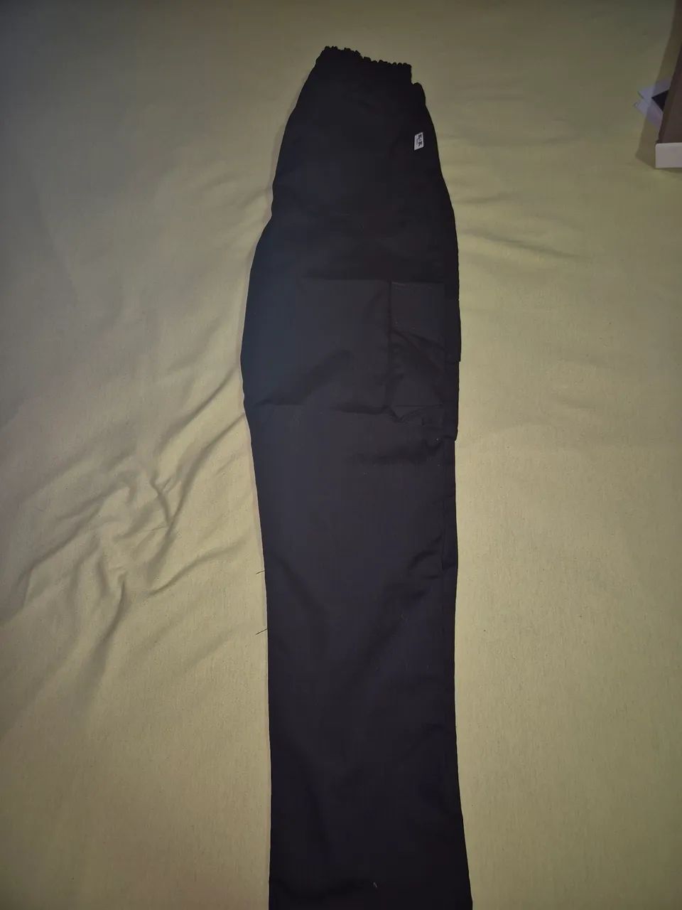 Calça Cargo Preta Com Cós Elástico - Foto 2
