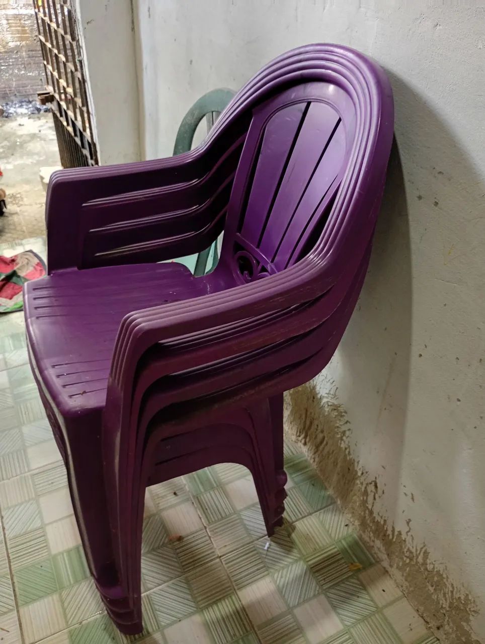 Cadeiras de plástico bem conservada  - Foto 2