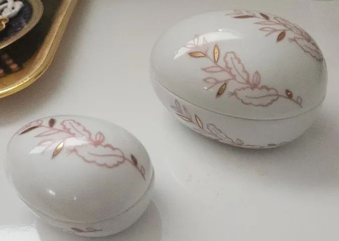 Porta-Joias em Porcelana "Ovo".