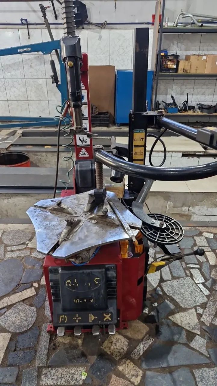 Maquina de balanceamento, e montadora de pneus 