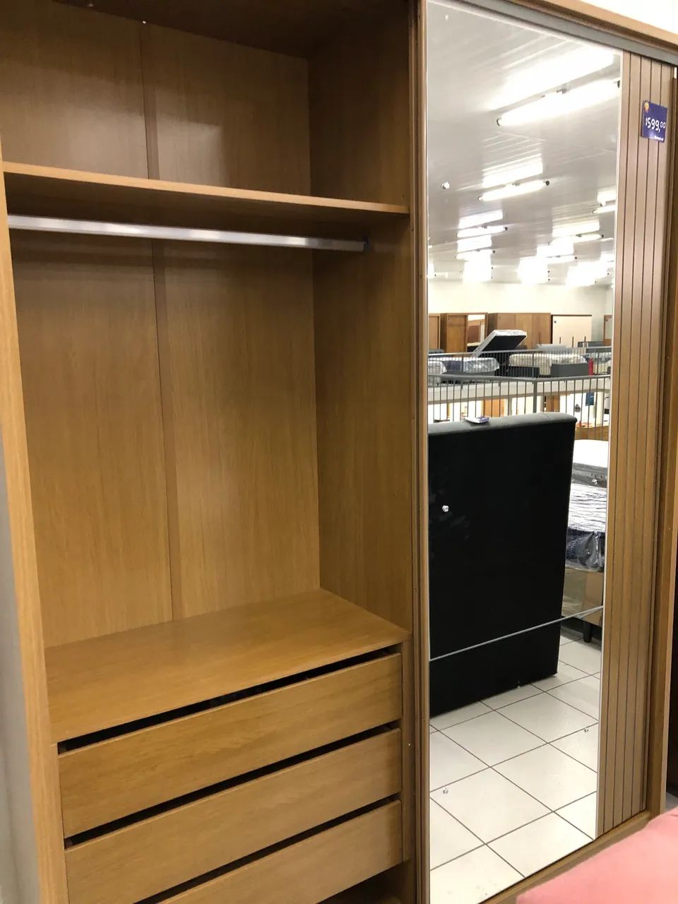 Guarda roupa com espelho NOVO  - Foto 2