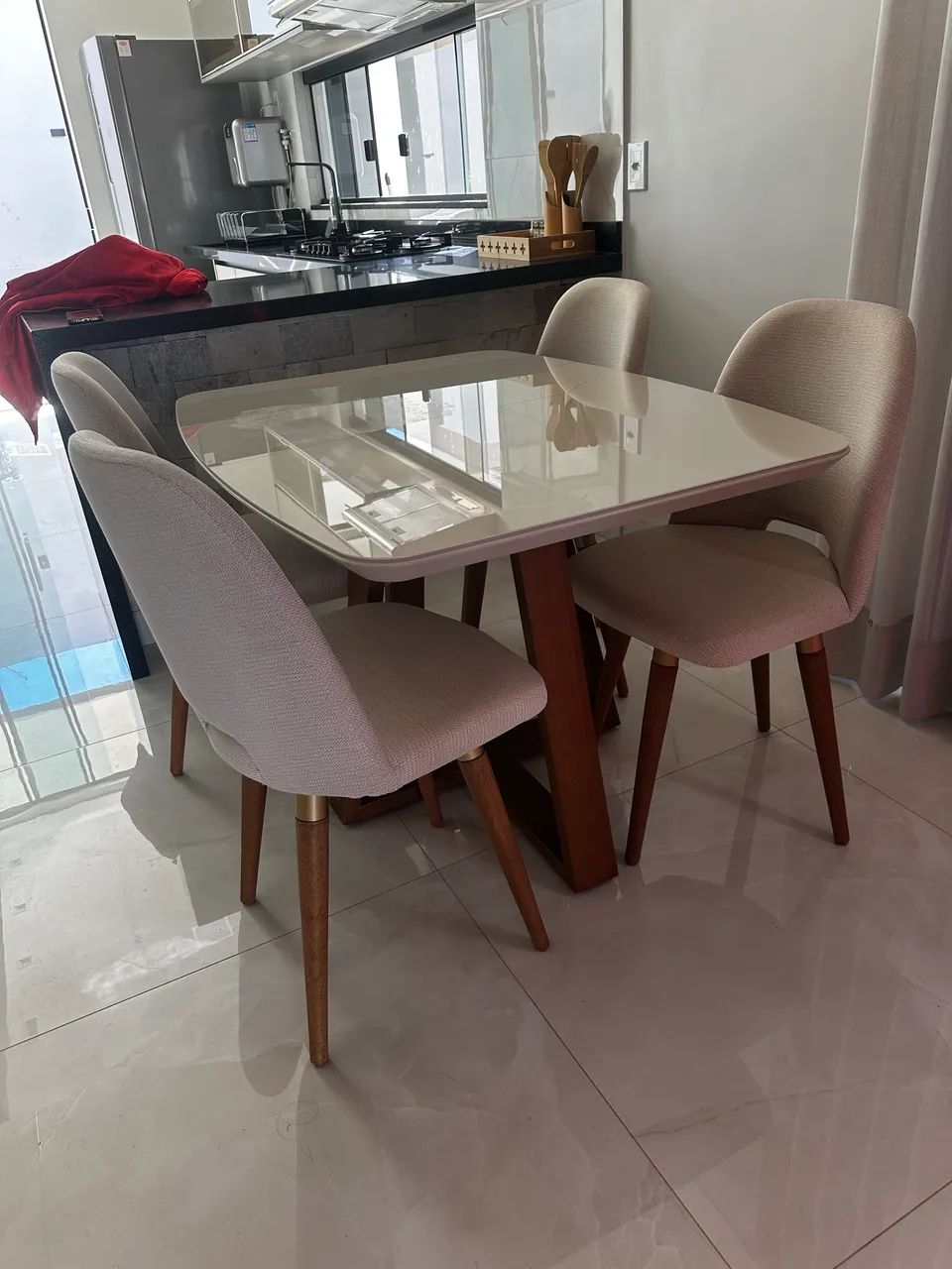 Mesa Retangular com Vidro Donatella com 4 Cadeiras New Drop  - Foto 3