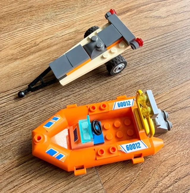 Lego® City 60012 (Apenas carreta e bote inflável)
