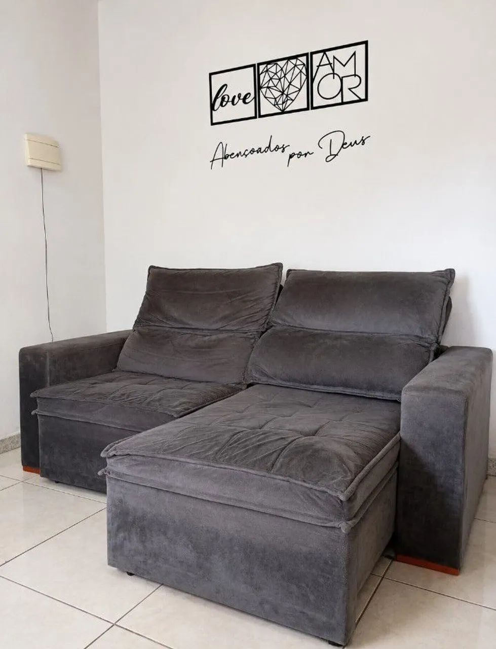 Sofá Retrátil Cinza  Conforto e Espaço - Foto 3