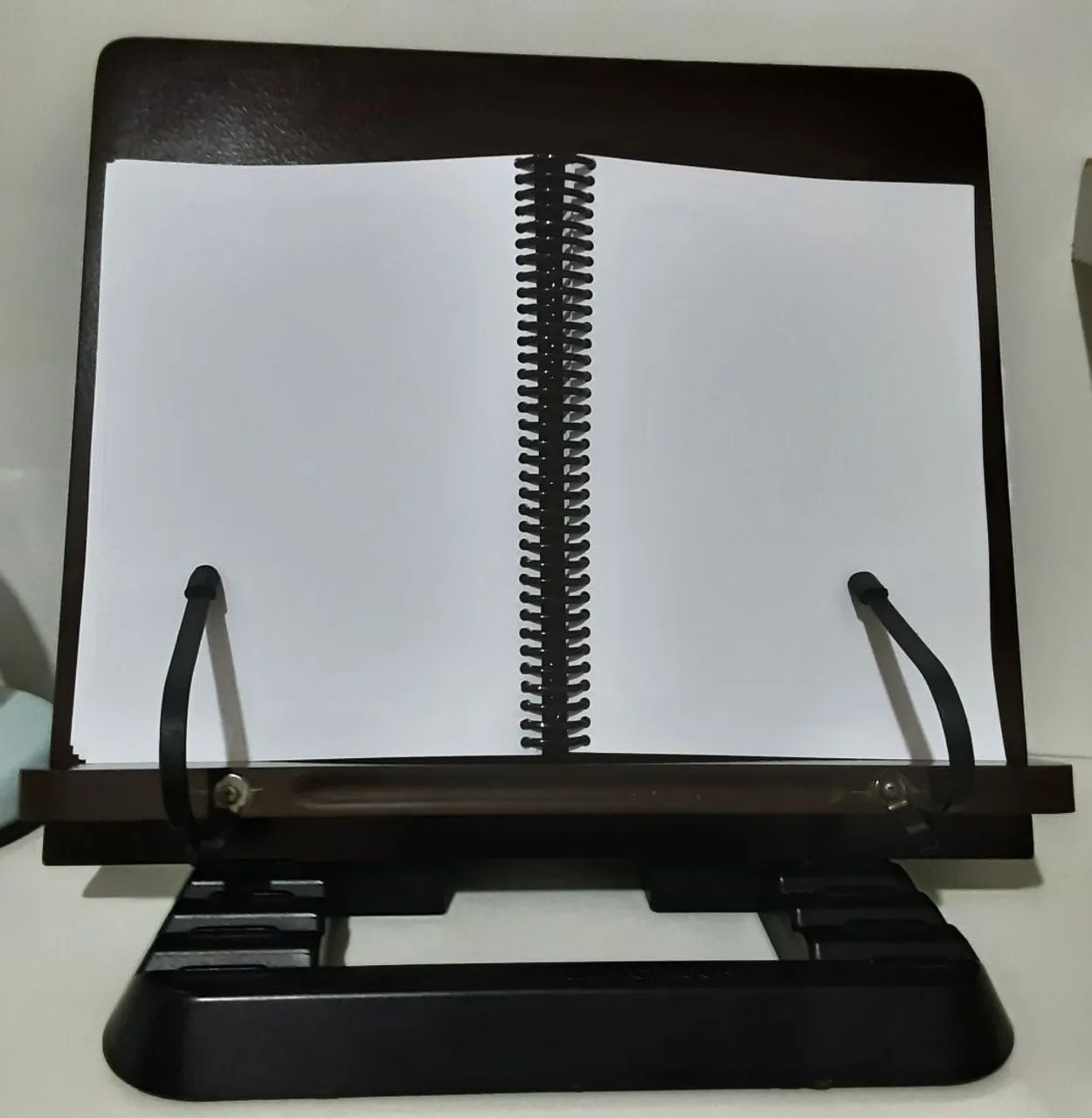 Suporte para livros e notebook