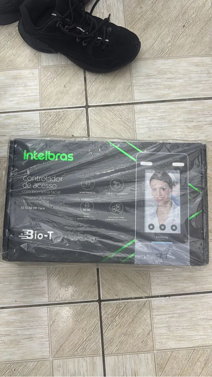 Controlador de acesso, câmera, e fonte intelbras