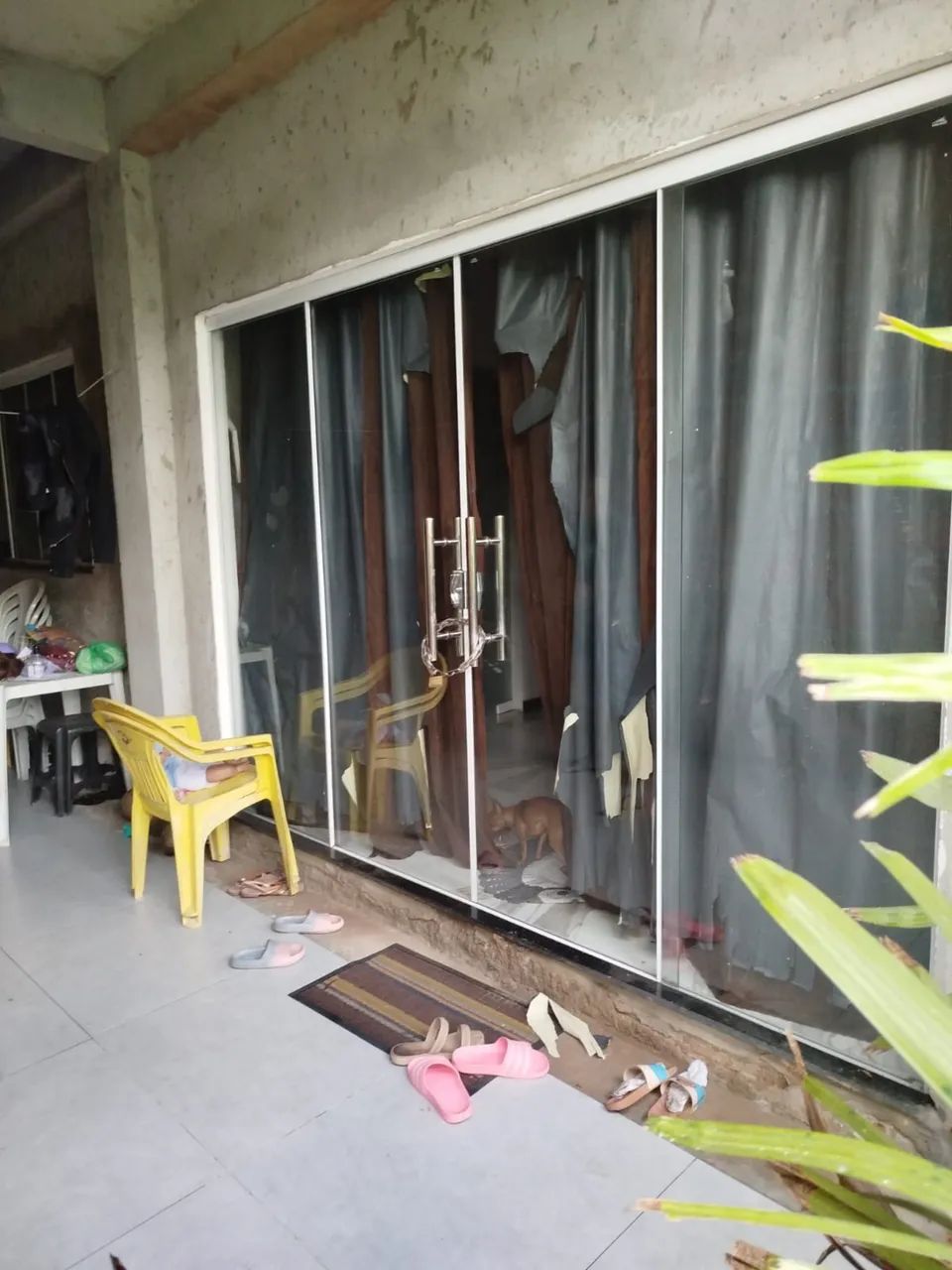 Vende se casa com 2/4 com suíte e banheiro social - Foto 2