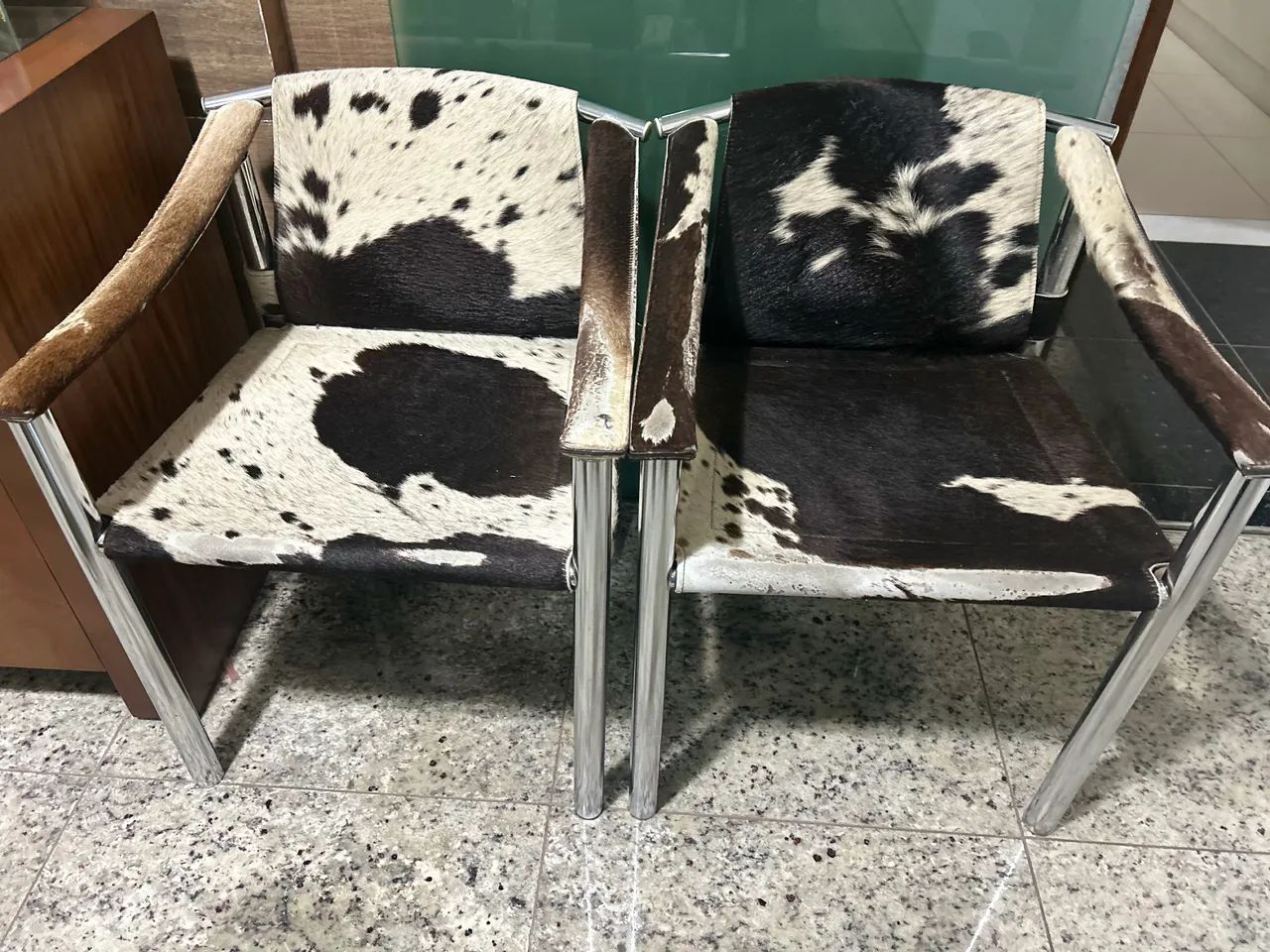 Cadeiras de couro de vaca