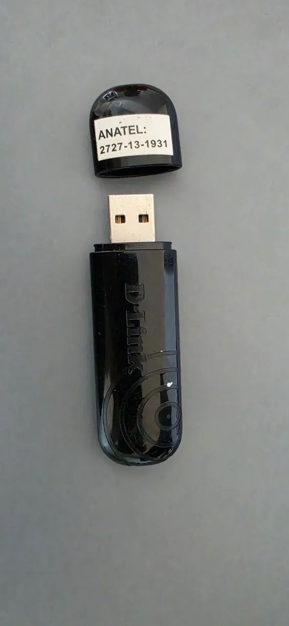 Adaptador USB wireless da marca D-Link modelo DWA-132