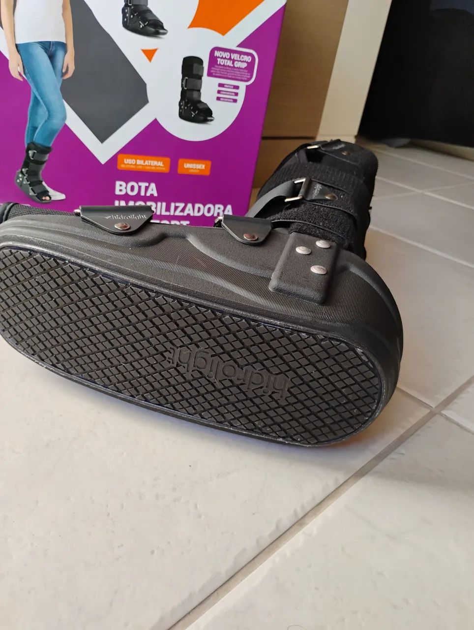 Bota imobilizadora longa + par de muletas - Foto 3